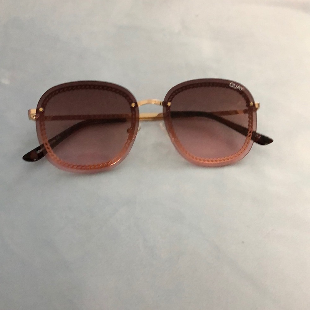 Quay Jezabell Chain Sunglasses